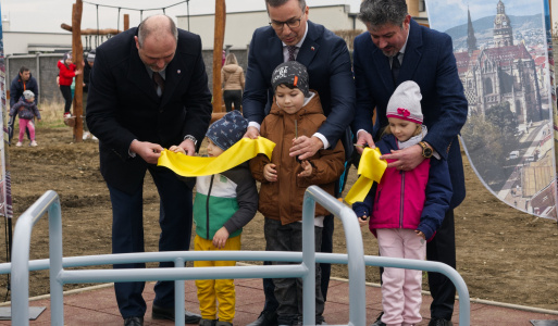 Otvorenie ihriska v lokalite IBV Pri mlyne Otvorenie inkluzívneho detského ihriska v lokalite IBV Pri mlyne v mestskej časti Košice-Krásna sa konalo 1. marca 2024 za prítomnosti ministra práce, sociálnych vecí a rodiny  Erika Tomáša a primátora mesta Košice Jaroslava Poláčeka.