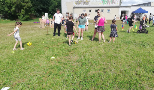 MDD 2024 Podujatie sa konalo na školskom ihrisku v sobotu 1. júna 2024. Súčasťou programu bolo 8 súťažných stanovíšť. Športové výkony detí boli odmenené krasňanskými grošmi, za ktoré si mohli nakúpiť občerstvenie a sladkosti v detskom bufete. 
