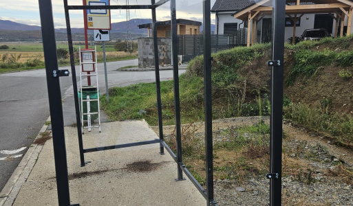 Autobusová zastávka v lokalite IBV Na Hore- konečná 27.10.2025 bol na konečnej zastávke autobusovej linky č. 28 v lokalite IBV Na Hore  inštalovaný prístrešok.  Veríme, že zvýši komfort cestovania, zlepší vzhľad verejného priestoru a prispeje k bezpečnosti cestujúcich. Autobusová zastávka v lokalite IBV Na Hore- konečná 27.10.2025 bol na konečnej zastávke autobusovej linky č. 28 v lokalite IBV Na Hore  inštalovaný prístrešok.  Veríme, že zvýši komfort cestovania, zlepší vzhľad verejného priestoru a prispeje k bezpečnosti cestujúcich.