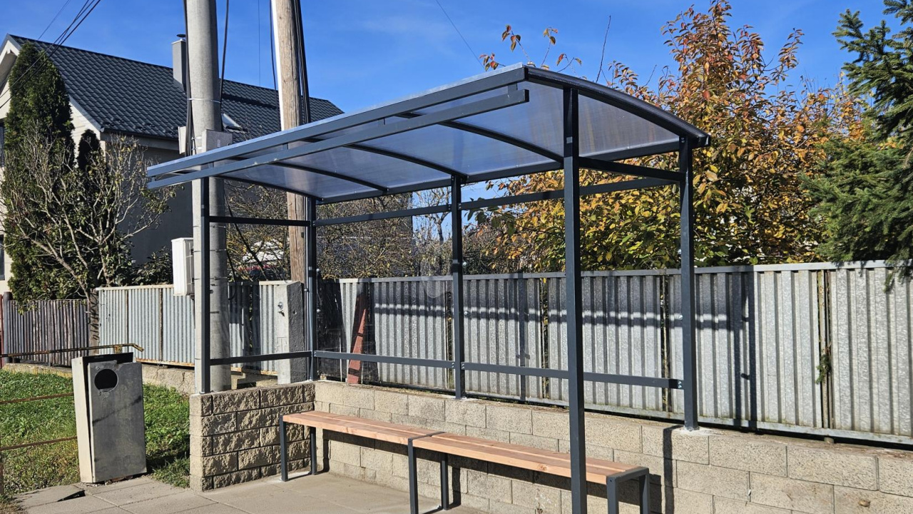 Fotografia fotogalérie Autobusová zastávka na Ukrajinskej ulici-výmena