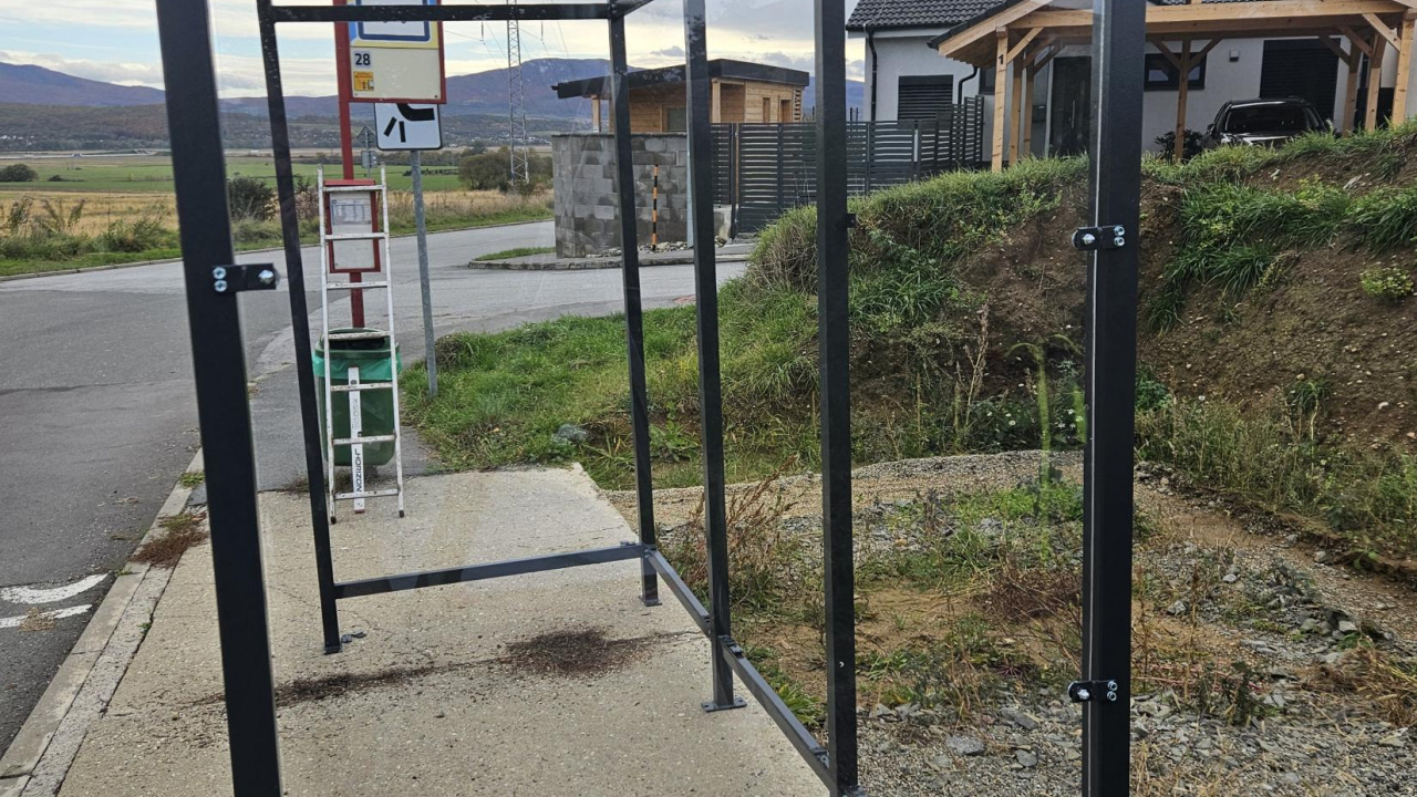 Fotografia fotogalérie Autobusová zastávka v lokalite IBV Na Hore- konečná