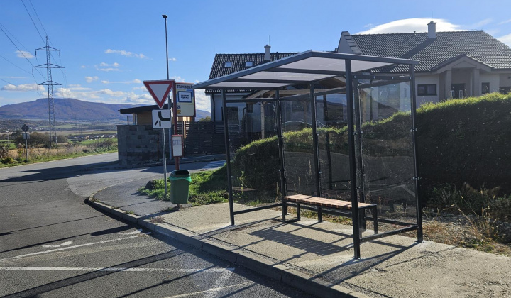 3. fotografia fotogalérie Autobusová zastávka v lokalite IBV Na Hore- konečná