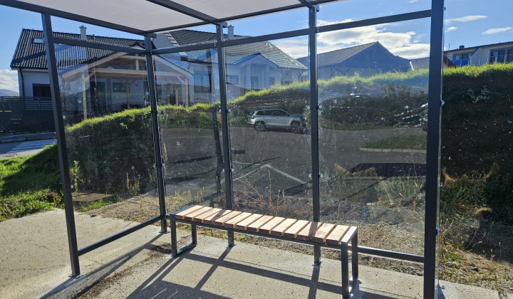 4. fotografia fotogalérie Autobusová zastávka v lokalite IBV Na Hore- konečná