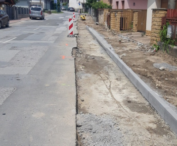 Výstavba kruhového objazdu v centre Krásnej