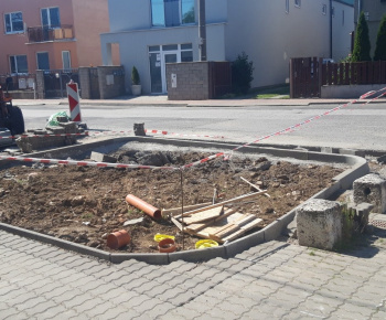 Výstavba kruhového objazdu v centre Krásnej