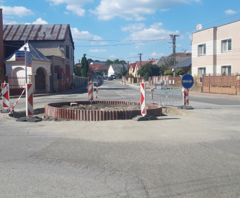 Výstavba kruhového objazdu v centre Krásnej