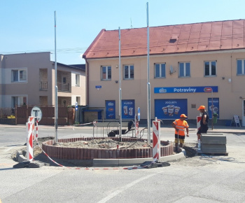 Výstavba kruhového objazdu v centre Krásnej
