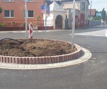 Výstavba kruhového objazdu v centre Krásnej