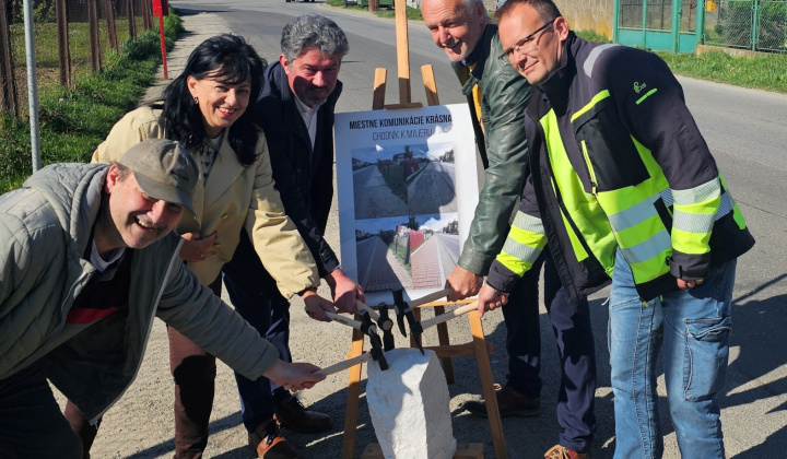 3. fotografia fotogalérie Aktuality / Odovzdanie staveniska - Miestne komunikácie Krásna - foto