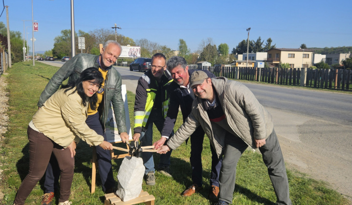 2. fotografia fotogalérie Aktuality / Odovzdanie staveniska - Miestne komunikácie Krásna - foto