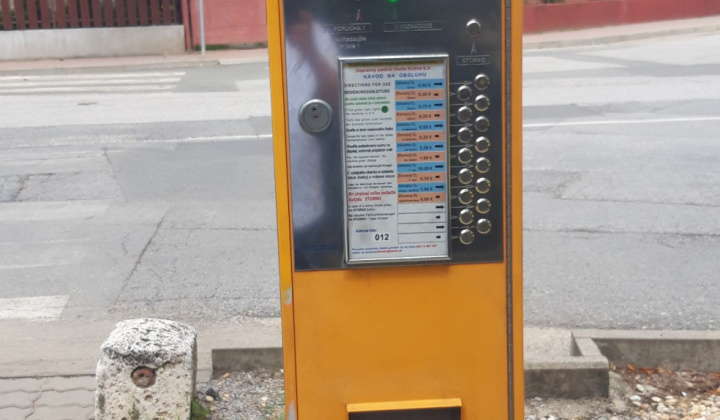 1. fotografia fotogalérie Aktuality / Odcudzenie automatu na lístky MHD - foto