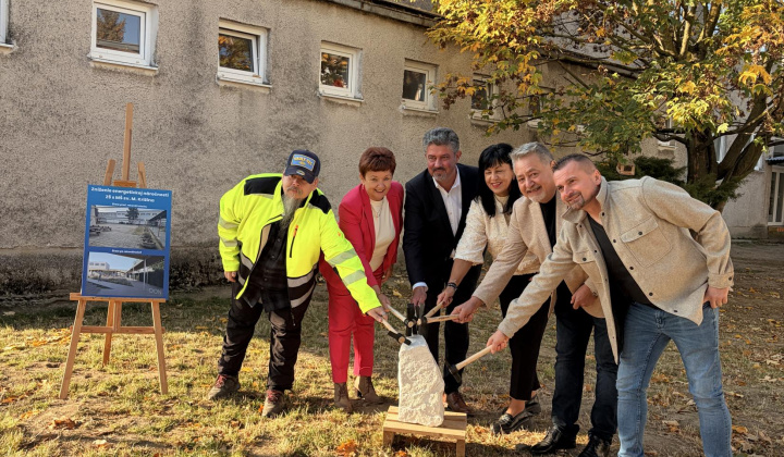 1. fotografia fotogalérie Aktuality / Základný kameň rekonštrukcie ZŠ s MŠ sv. Marka Križina je položený - foto