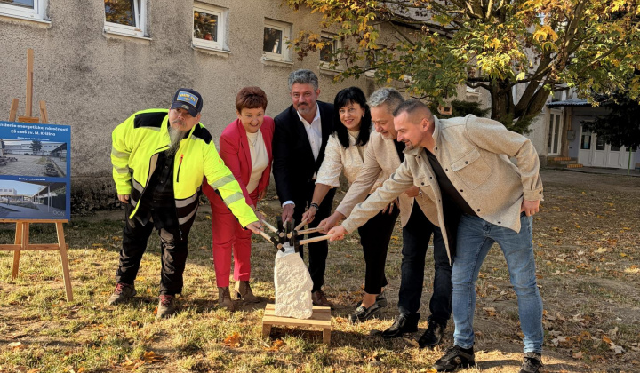 2. fotografia fotogalérie Aktuality / Základný kameň rekonštrukcie ZŠ s MŠ sv. Marka Križina je položený - foto