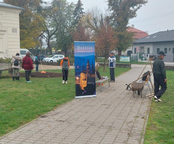 Výsadba pred kaštieľom a DS Barón