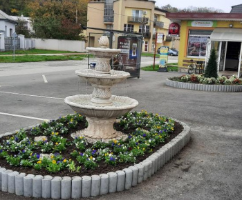 Výsadba pred kaštieľom a DS Barón