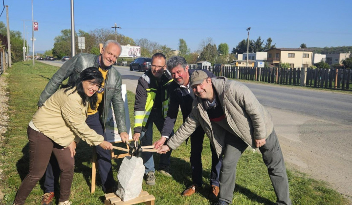 Fotka - Odovzdanie staveniska - Miestne komunikácie Krásna